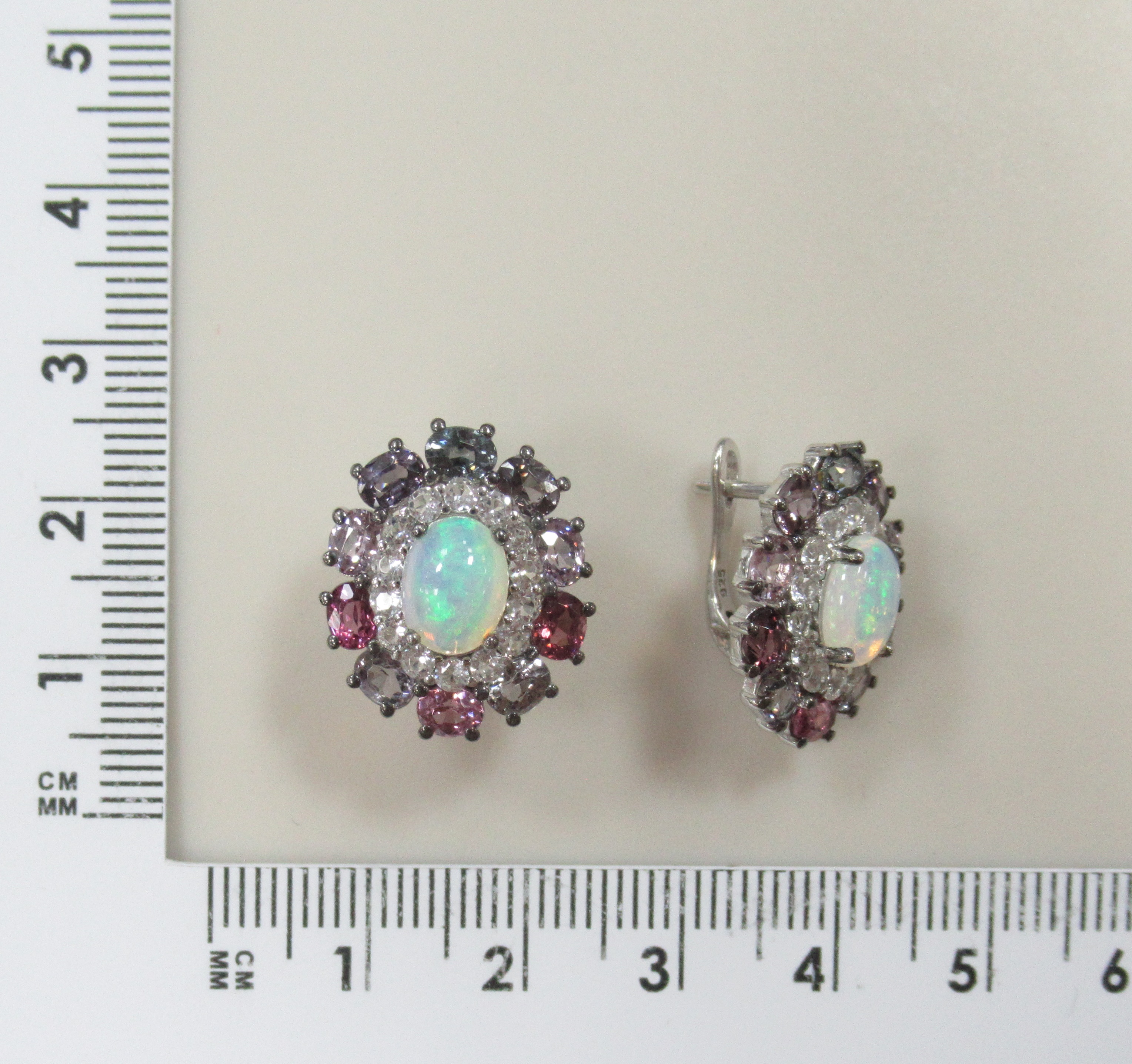 Серебряные серьги с опалами и разноцветной шпинелью